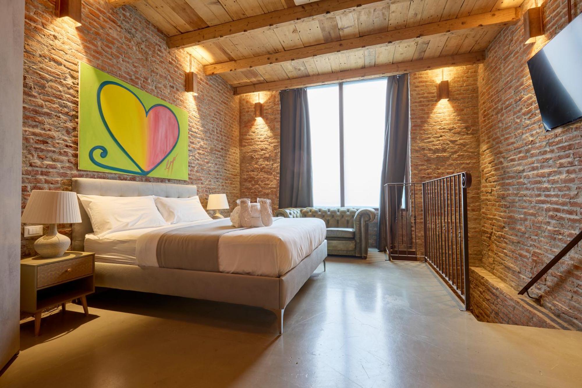 Emme Loft I Flower Moon - Boutique Loft With Jacuzzi — Photos 1